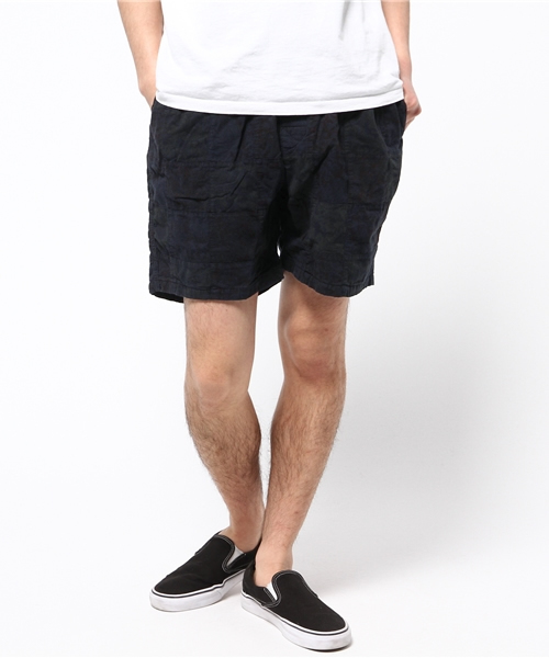 BEAMS PLUS(ビームスプラス)の「BEAMS PLUS / バティック柄 パッチワーク ショーツ(その他パンツ・メンズ・ブラウン/ネイビー・X-LARGE/LARGE/MEDIUM/SMALL)」の2枚目の写真