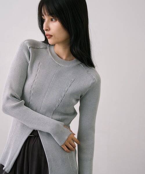 UNITED TOKYO(ユナイテッドトウキョウ)の「センタースリットRIBプルオーバー|ウォッシャブル/オフィスカジュアル/細見え/春服(ニット/セーター・レディース・ブラック/ブルー/ライトグレー・FREE)」の3枚目の写真