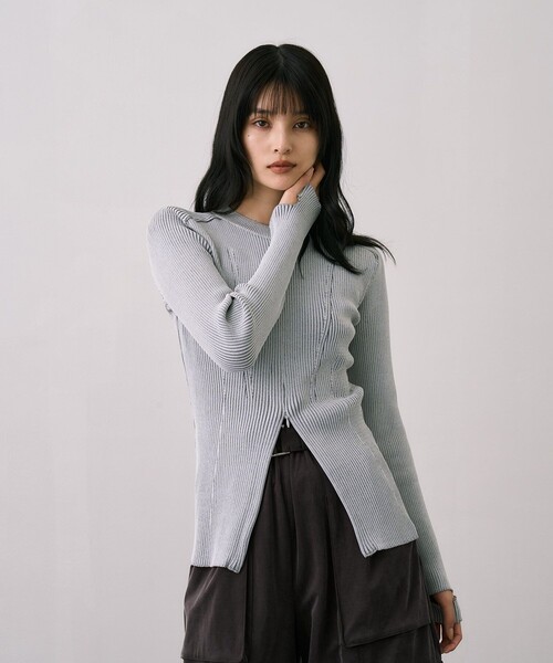UNITED TOKYO(ユナイテッドトウキョウ)の「センタースリットRIBプルオーバー|ウォッシャブル/オフィスカジュアル/細見え/春服(ニット/セーター・レディース・ブラック/ブルー/ライトグレー・FREE)」の16枚目の写真