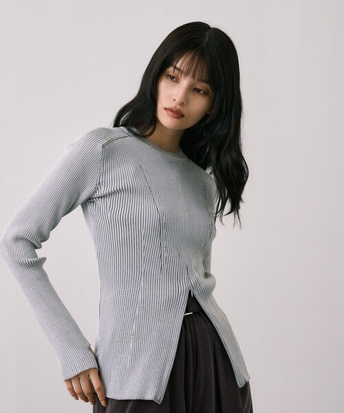 UNITED TOKYO(ユナイテッドトウキョウ)の「センタースリットRIBプルオーバー|ウォッシャブル/オフィスカジュアル/細見え/春服(ニット/セーター・レディース・ブラック/ブルー/ライトグレー・FREE)」の17枚目の写真