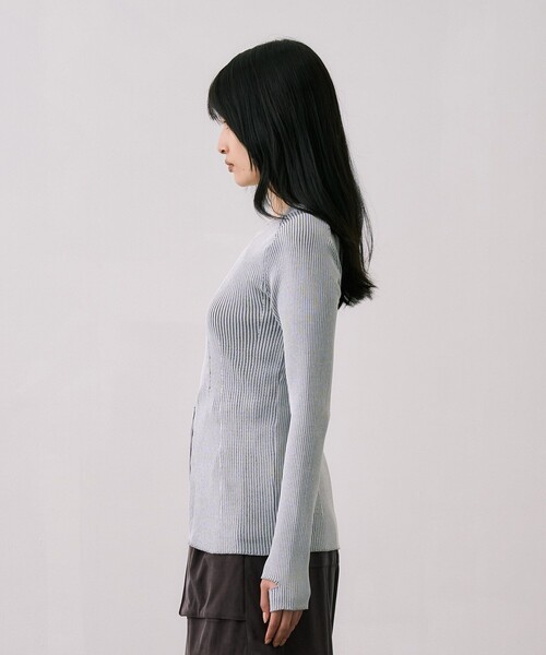 UNITED TOKYO(ユナイテッドトウキョウ)の「センタースリットRIBプルオーバー|ウォッシャブル/オフィスカジュアル/細見え/春服(ニット/セーター・レディース・ブラック/ブルー/ライトグレー・FREE)」の21枚目の写真
