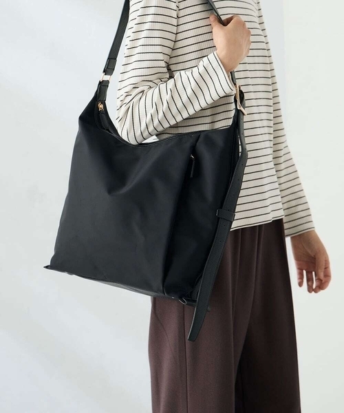 a.v.v（アーヴェヴェ）の「ナイロンショルダー（ショルダーバッグ・レディース・グレー系その他/アイボリー/ブラック・38）」の2枚目の写真