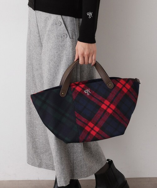 Dessin（デッサン）の「チェック柄ボートトートバッグ（トートバッグ・レディース・ブルー系6/ネイビー系4/レッド系6・00）」の3枚目の写真