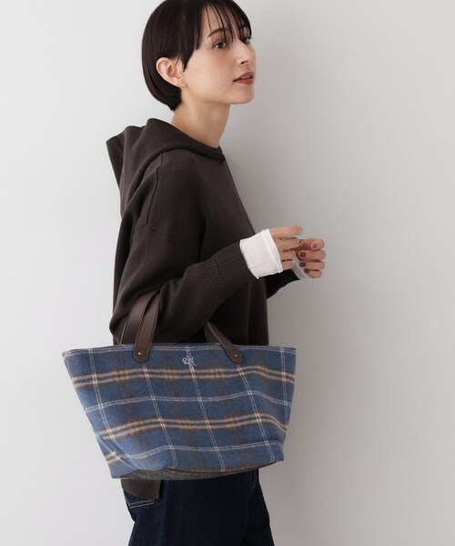 Dessin（デッサン）の「チェック柄ボートトートバッグ（トートバッグ・レディース・ブルー系6/ネイビー系4/レッド系6・00）」の16枚目の写真
