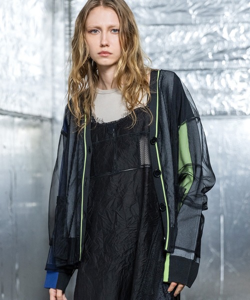 AULA AILA(アウラアイラ)の「チュールレイヤードカラーブロックカーディガン(カーディガン/ボレロ・レディース・グレー/ブラック/グリーン・0)」の12枚目の写真