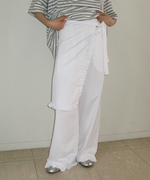 RONRON(ロンロン)の「RUFFLE WRAPOVER PANTS WHITE(その他パンツ・レディース・その他・FREE)」の1枚目の写真