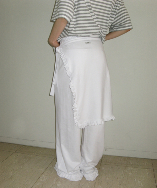 RONRON(ロンロン)の「RUFFLE WRAPOVER PANTS WHITE(その他パンツ・レディース・その他・FREE)」の4枚目の写真