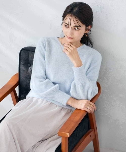 a.v.v(アーヴェヴェ)の「ヘアリーラメVネックニット(ニット/セーター・レディース・アイボリー/ダークインディゴブルー/グレー系その他/ネイビー・38/36/40)」の4枚目の写真