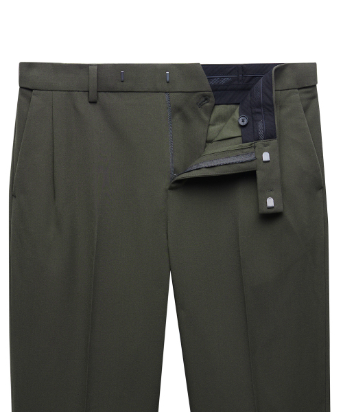 MUSINSA STANDARD（ムシンサスタンダード）の「ワイドヒドゥンバンディングクロップドスラックス[ダスティカーキ]（スラックス・メンズ・その他・26）」の3枚目の写真