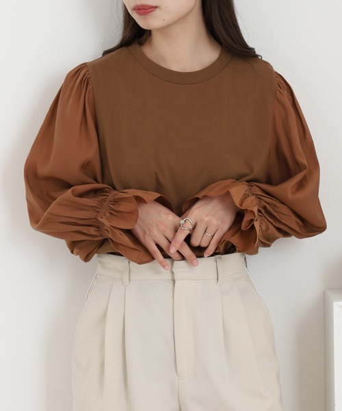 OMNES（オムネス）の「布帛切り替えキャンディースリーブ長袖Tシャツ（Tシャツ/カットソー・レディース・キャメル・FREE）」の4枚目の写真