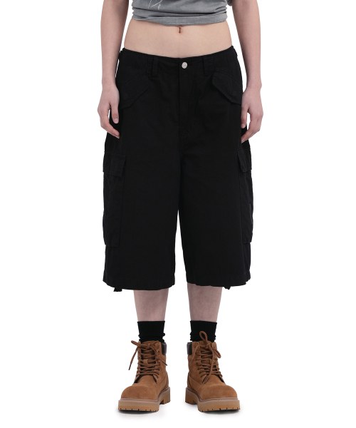 DEFGARMENTS（デフグラメンツ）の「BERMUDA CARGO PANTS [BLACK]（その他パンツ・レディース・その他・SMALL/MEDIUM/LARGE/X-SMALL）」の2枚目の写真