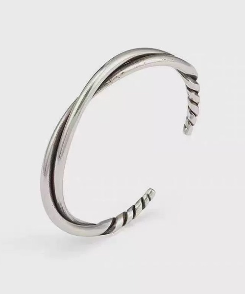 VIBGYOR（ヴィブジョー）の「シルバーツイストブレスレット/バングル/メンズ(T3)（バングル/リストバンド・メンズ・シルバー・FREE）」の2枚目の写真