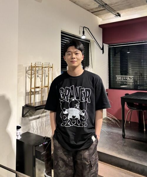 GRAVER（グレーバー）の「[ユニセックス]3ベアコミックスロゴ半袖Tシャツ_ブラック（Tシャツ/カットソー・レディース・ブラック・X-LARGE/SMALL/MEDIUM/LARGE）」の2枚目の写真