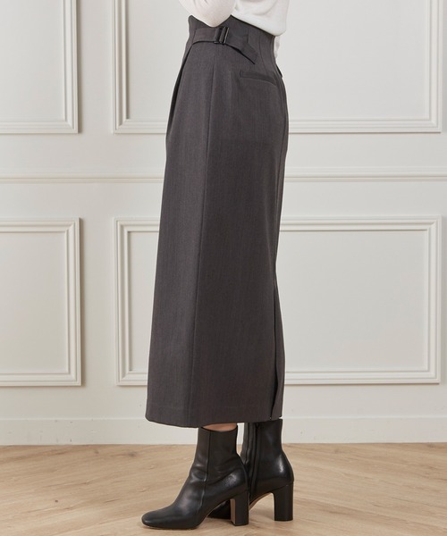 INED（イネド）の「TWサテンベルテッドスカート（スカート・レディース・ネイビー/キャメル/チャコールグレー・7号/9号/11号）」の5枚目の写真