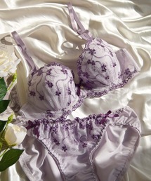 Sanei（サンエイ）の「【美谷間＆丸胸を叶える！ナチュ盛りメイクブラ♪】上下セット/A~D/ライトプチフラワー刺繍（ブラ&ショーツ）」