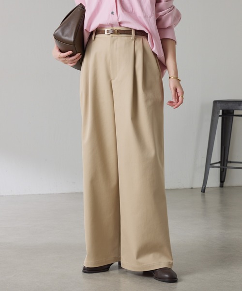COLLAGE GALLARDAGALANTE(コラージュガリャルダガランテ)の「タックワイドチノパンツ(チノパンツ・レディース・ベージュ/カーキ・FREE)」の4枚目の写真