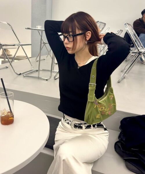 KIMZISU(キムジス)の「Multicolour Embroidery Velvet Mini Bag _ ORANGE(ショルダーバッグ・レディース・オレンジ・OS)」の5枚目の写真