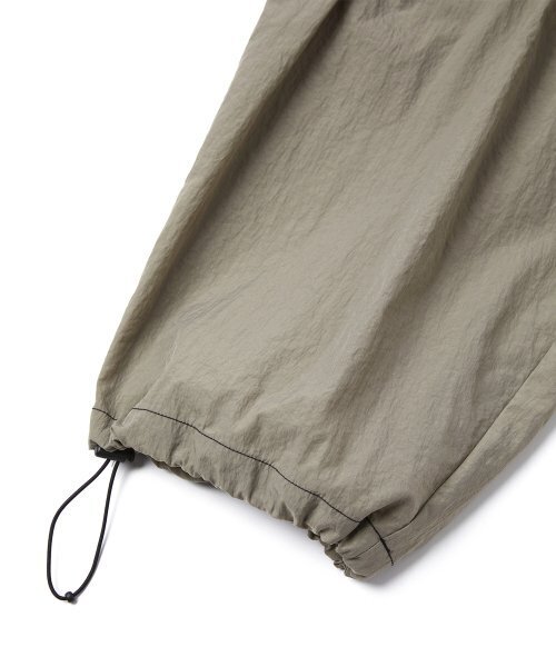 WMC（ダブリューエムシー）の「マルチポケットアクティブパンツ_BEIGE（スウェットパンツ・メンズ・ベージュ・30(M)/32(L)）」の7枚目の写真