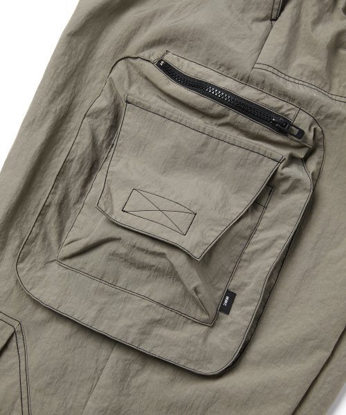 WMC（ダブリューエムシー）の「マルチポケットアクティブパンツ_BEIGE（スウェットパンツ・メンズ・ベージュ・30(M)/32(L)）」の9枚目の写真