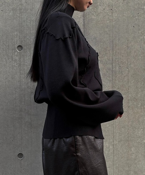 &g'aime(アンジェム)の「【&g'aime 】メロー×ラッフルMIXニット Lettuce-Edge Ruffle Mix Knit(ニット/セーター・レディース・ブラック/グレイッシュベージュ/チャコールグレー・FREE)」の13枚目の写真