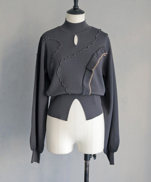 &g'aime(アンジェム)の「【&g'aime 】メロー×ラッフルMIXニット Lettuce-Edge Ruffle Mix Knit(ニット/セーター・レディース・ブラック/グレイッシュベージュ/チャコールグレー・FREE)」の4枚目の写真