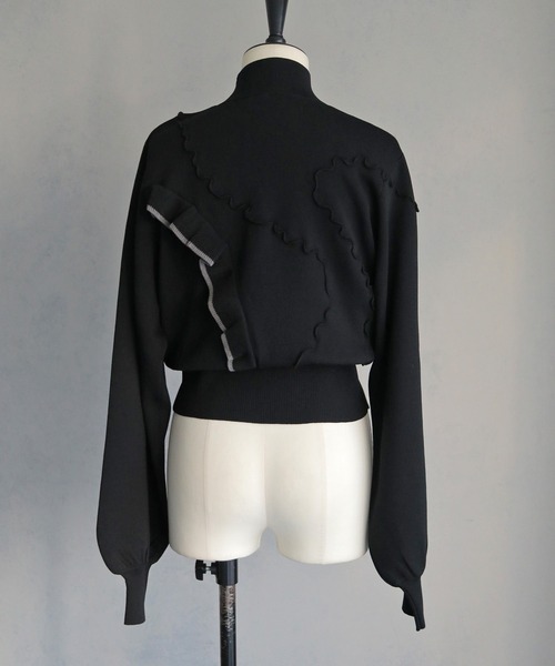 &g'aime(アンジェム)の「【&g'aime 】メロー×ラッフルMIXニット Lettuce-Edge Ruffle Mix Knit(ニット/セーター・レディース・ブラック/グレイッシュベージュ/チャコールグレー・FREE)」の7枚目の写真