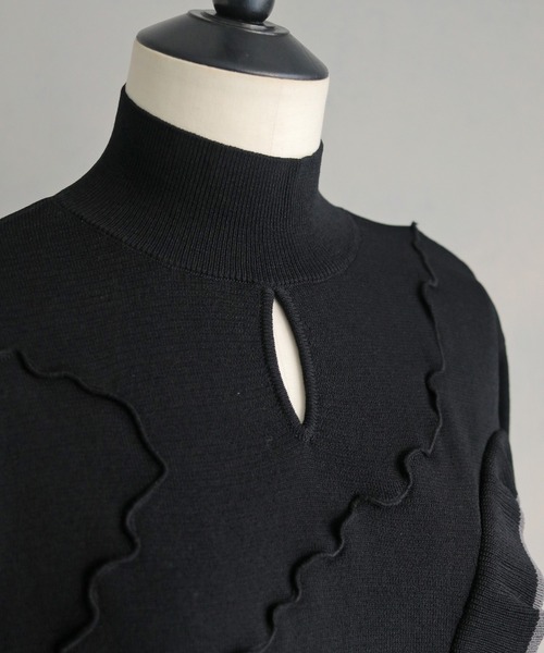 &g'aime(アンジェム)の「【&g'aime 】メロー×ラッフルMIXニット Lettuce-Edge Ruffle Mix Knit(ニット/セーター・レディース・ブラック/グレイッシュベージュ/チャコールグレー・FREE)」の8枚目の写真