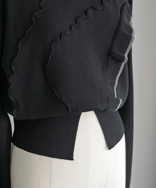 &g'aime(アンジェム)の「【&g'aime 】メロー×ラッフルMIXニット Lettuce-Edge Ruffle Mix Knit(ニット/セーター・レディース・ブラック/グレイッシュベージュ/チャコールグレー・FREE)」の9枚目の写真