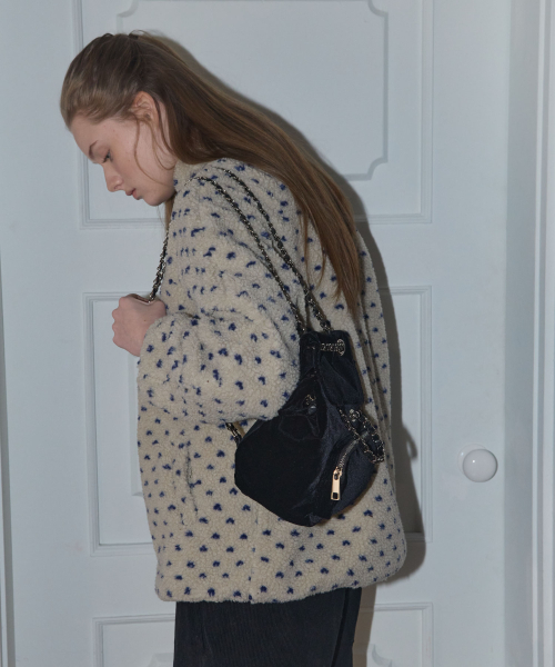ANOETIC(アノエティック)の「ANC CLASSIC OUTPOCKET BACKPACK_VELVET BLACK(バックパック/リュック・レディース・ブラック・FREE)」の3枚目の写真