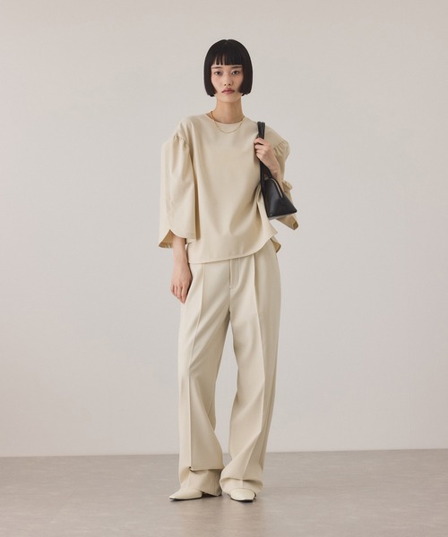 ADAM ET ROPE'（アダムエロペ）の「センタープレスストレートパンツ/UVカット（スラックス・レディース・ベージュ/ネイビー・34/38/36）」の3枚目の写真