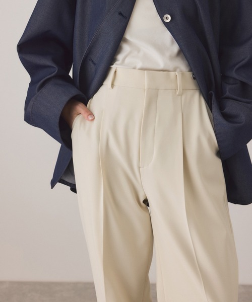 ADAM ET ROPE'（アダムエロペ）の「センタープレスストレートパンツ/UVカット（スラックス・レディース・ベージュ/ネイビー・34/38/36）」の13枚目の写真