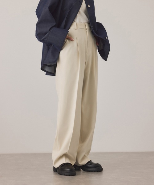 ADAM ET ROPE'（アダムエロペ）の「センタープレスストレートパンツ/UVカット（スラックス・レディース・ベージュ/ネイビー・34/38/36）」の14枚目の写真