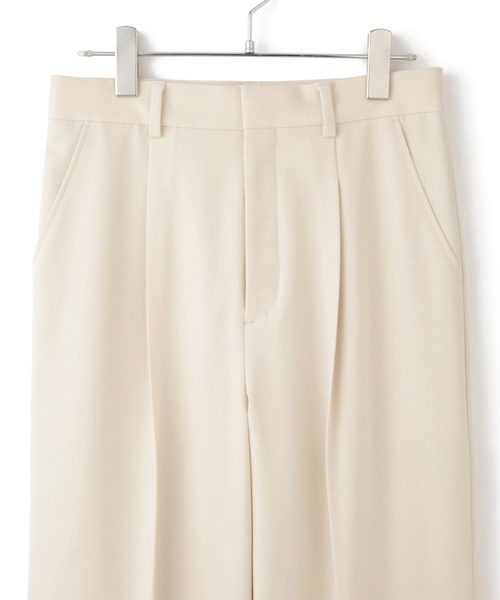 ADAM ET ROPE'（アダムエロペ）の「センタープレスストレートパンツ/UVカット（スラックス・レディース・ベージュ/ネイビー・34/38/36）」の18枚目の写真