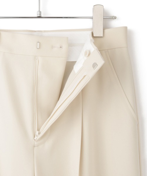 ADAM ET ROPE'（アダムエロペ）の「センタープレスストレートパンツ/UVカット（スラックス・レディース・ベージュ/ネイビー・34/38/36）」の19枚目の写真