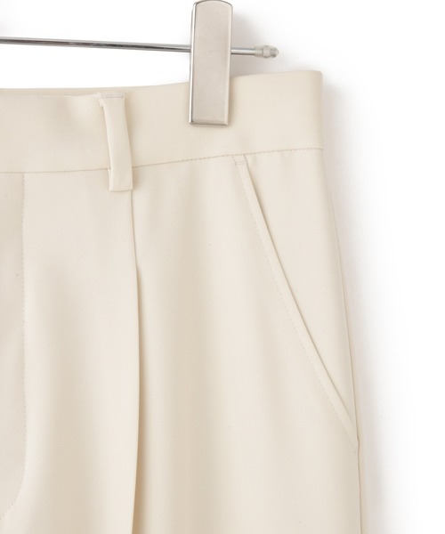 ADAM ET ROPE'（アダムエロペ）の「センタープレスストレートパンツ/UVカット（スラックス・レディース・ベージュ/ネイビー・34/38/36）」の20枚目の写真