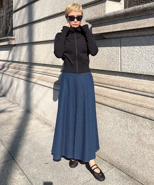 JENNE(ジェンヌ)の「UVカットドライタッチパーカー(ニット/セーター・レディース・ブルー/ブラック/ホワイト・SMALL/MEDIUM/LARGE)」の4枚目の写真