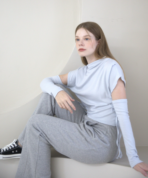 CATTLINE(カトリン)の「ハーフネックカットアウトTシャツ(スカイブルー)(Tシャツ/カットソー・レディース・その他・FREE)」の3枚目の写真