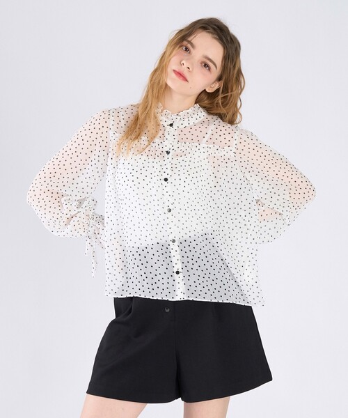 To b. by agnes b.（トゥービーバイアニエスベー）の「ドットプリント ヨウリュウ 長袖 ギャザー ブラウス（シャツ/ブラウス・レディース・ホワイト・FREE）」の2枚目の写真