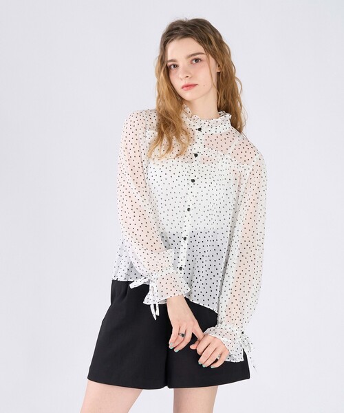To b. by agnes b.（トゥービーバイアニエスベー）の「ドットプリント ヨウリュウ 長袖 ギャザー ブラウス（シャツ/ブラウス・レディース・ホワイト・FREE）」の3枚目の写真
