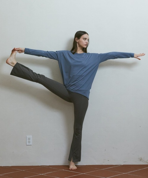 Julier Yoga and Relax(ジュリエヨガアンドリラックス)の「Julier YOGA FITフレアレギンス(レギンス/スパッツ・レディース・グレー/ブルー/ブラック・1/0)」の16枚目の写真