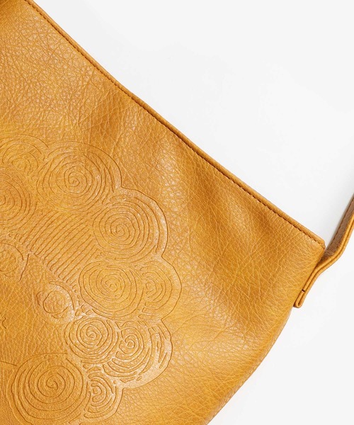 ScoLar（スカラー）の「661430：スカラーちゃん型押し合皮ショルダーバッグ（ショルダーバッグ・レディース・キャメル/ブラウン/アイボリー/ブラック・FREE）」の13枚目の写真