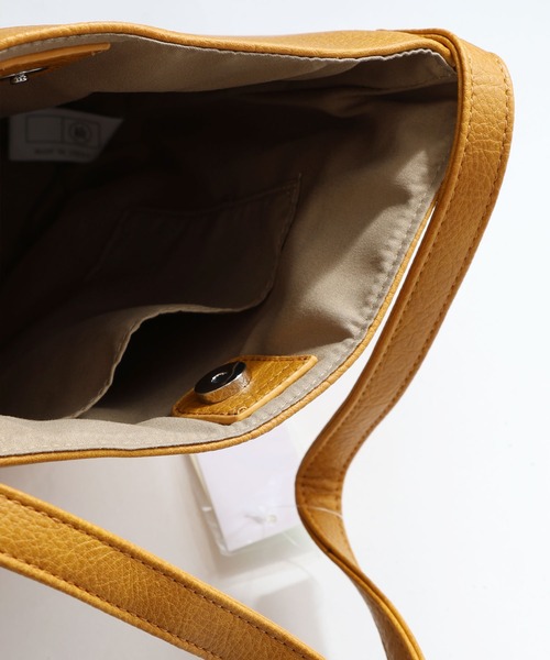 ScoLar（スカラー）の「661430：スカラーちゃん型押し合皮ショルダーバッグ（ショルダーバッグ・レディース・キャメル/ブラウン/アイボリー/ブラック・FREE）」の11枚目の写真