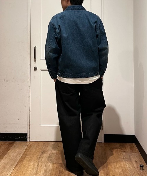 BACK NUMBER(バックナンバー)の「【BACK NUMBER】デニムワイドスラックス (ウォッシュ加工/タックパンツ/オンオフ兼用)(デニムパンツ・メンズ・ライトインディゴブルー/ダークインディゴブルー/ブラック・S/M/L/XL)」の4枚目の写真