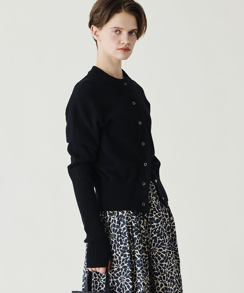 THE SHINZONE(ザ シンゾーン)の「THE SHINZONE | COTTON LONG RIB CARDIGAN WOMEN(カーディガン/ボレロ・レディース・レッド/ホワイト系その他/ブラック・F)」の6枚目の写真