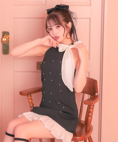Tika(ティカ)の「キャバドレス ミニ フレア ドット リボン ハイネック フラワービジュー パール 裾フリル ノースリーブドレス ワンピース キャバワンピ(ワンピース・レディース・ブラック/アイボリー・M/L)」の1枚目の写真
