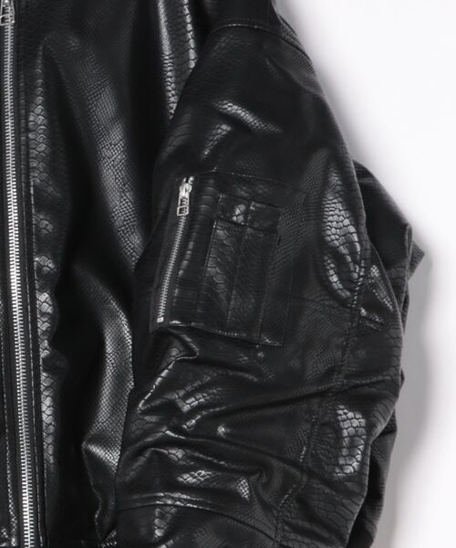BREATH(ブレス)の「FAUX LEATHER PYTHON BOMBER JACKET(ダウンジャケット/コート・メンズ・ブラック・LARGE)」の8枚目の写真