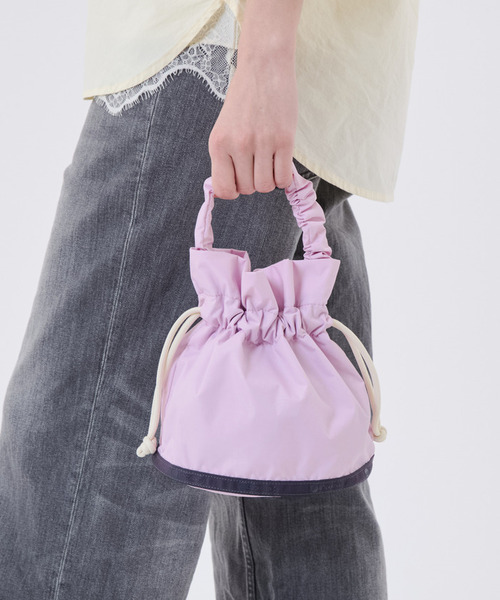 LeSportsac(レスポートサック)の「GH DRAWSTRING XBODY ライラック/サンドバーコード(ショルダーバッグ・レディース・ピンク・FREE)」の6枚目の写真