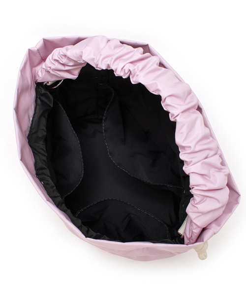 LeSportsac(レスポートサック)の「GH DRAWSTRING XBODY ライラック/サンドバーコード(ショルダーバッグ・レディース・ピンク・FREE)」の4枚目の写真