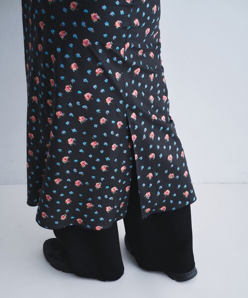 CODE A（コードエー）の「flower cami dress（ワンピース・レディース・グレー系/ブラック系・00）」の4枚目の写真