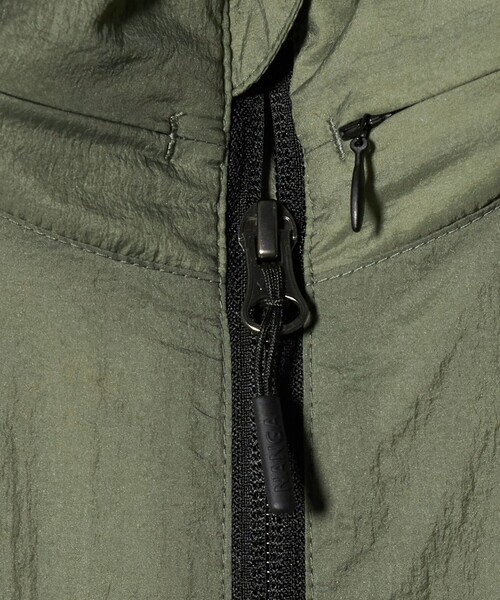 NANGA（ナンガ）の「【別注】＜NANGA＞シェル パーカー ジャケット（ナイロンジャケット・メンズ・ホワイト/ブラック/オリーブ・M/L）」の11枚目の写真